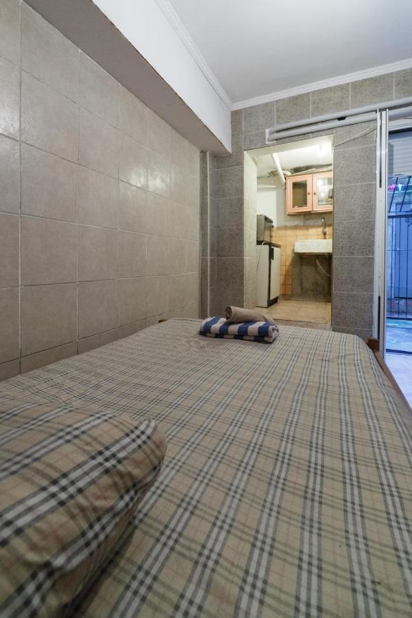 Private Flat For 2 Or 3 With Back Yard Near Exarhia Square And Archaelogical Museum Apartamento Atenas Exterior foto